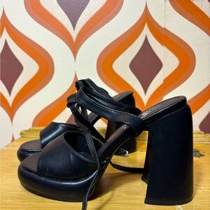SHEIN chunky platform size 7 heel